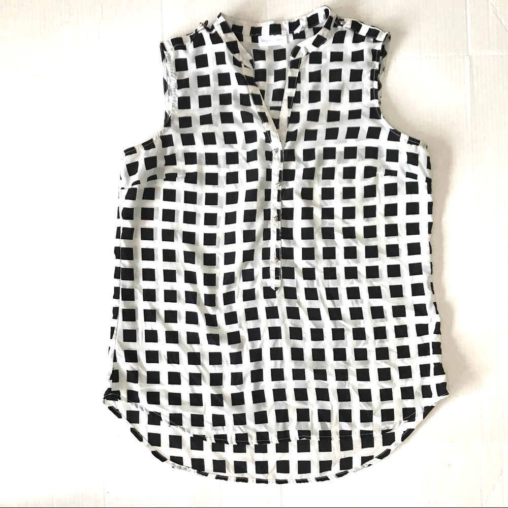 Women’s New York & Co Sleeveless Blouse Size M